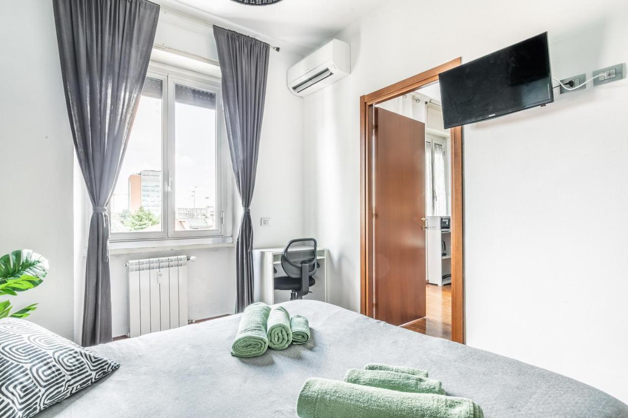 Ferienwohnung 'Tribal House' Sansiro-Rhofiera-Duomo Mailand Exterior foto